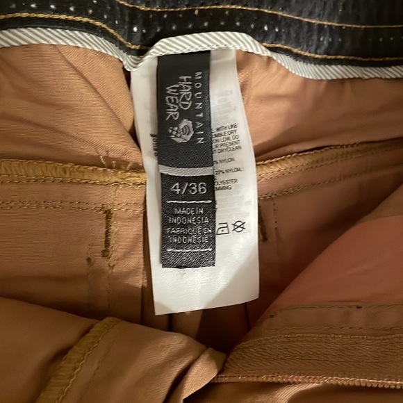 Khaki color shorts - Picture 2 of 3